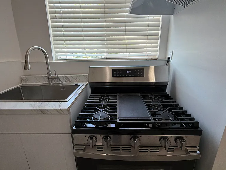 1801 Brokaw Ave #3A — Photo 12