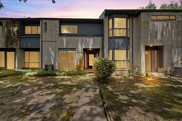 2 bed, 2.5 bath, 1229 sqft, $1,400 — Photo 1