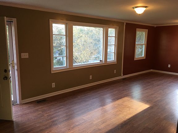5th image of 688 Lorraine Dr