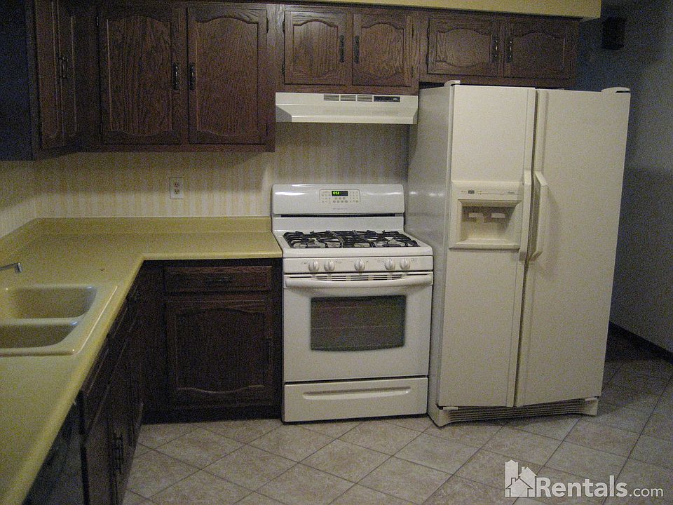 2nd image of 925 24th St