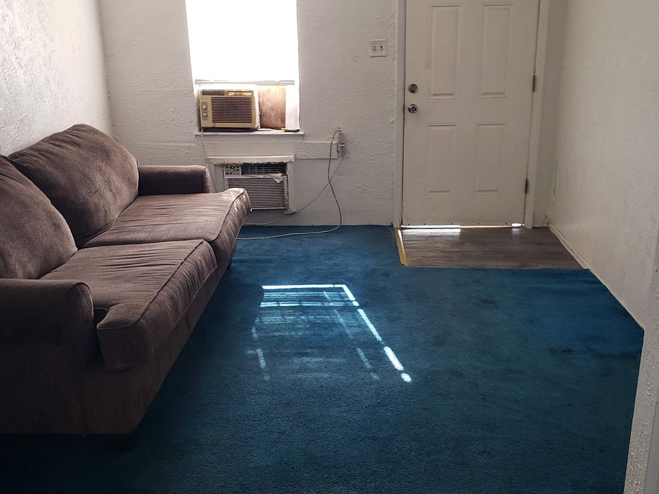 Living Room Couch can be removed