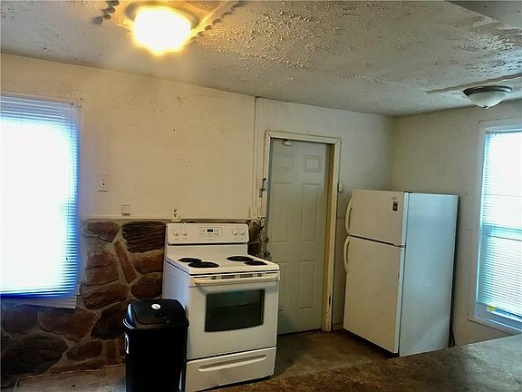 5th image of 1309 Hoyt Ave
