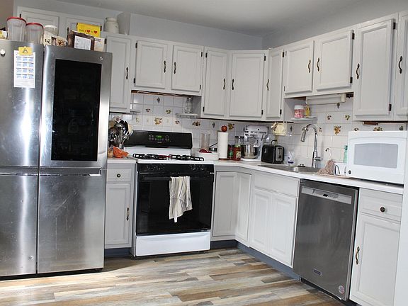 3rd image of 1638 Oakwood Dr