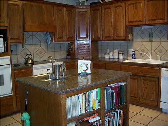 2nd image of 551 Avenida Serena