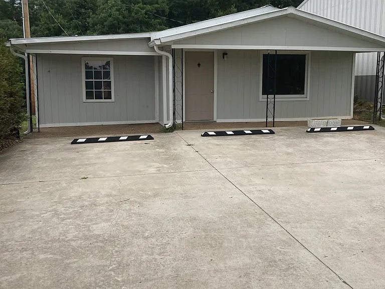 1305 Rapids Rd — Photo 1