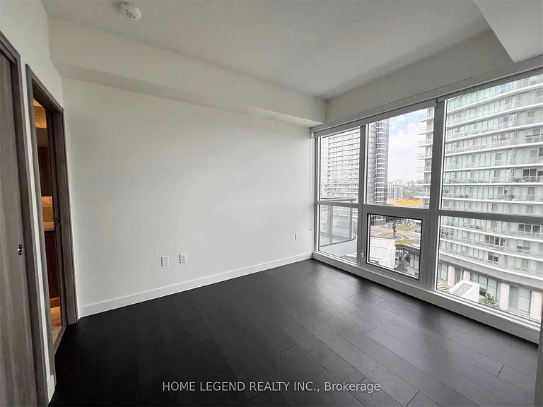 95 McMahon Dr #802 — Photo 8