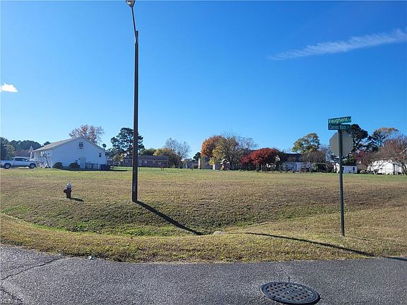 5th image of 305 Vaughans Ln