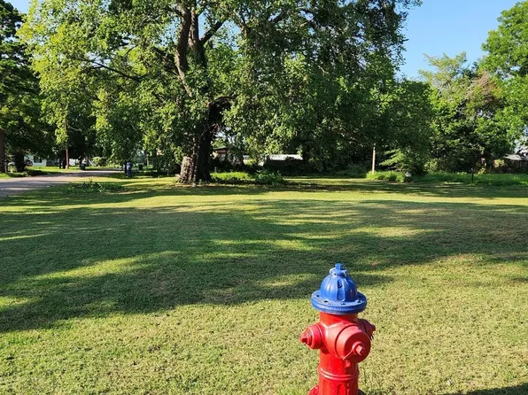 710 W Donehoo St, Madill, OK 73446