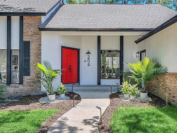 3rd image of 204 Thistlewood Cir