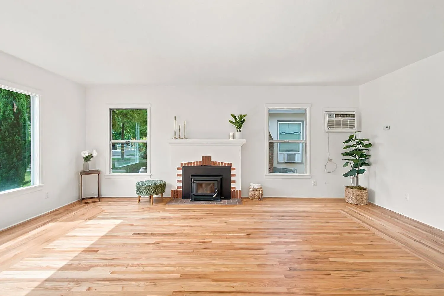 2 bed, 1034 sqft, $2,200 — Photo 2