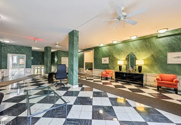 5 Roosevelt Pl #1E — Photo 3