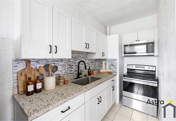 2nd image of 323 N Westland Ave APT 5