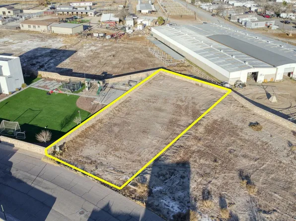 2020 Boy Scout Ln, Sunland Park, NM 88063