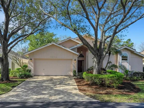 5220 White Sand Cir NE, Saint Petersburg, FL 33703