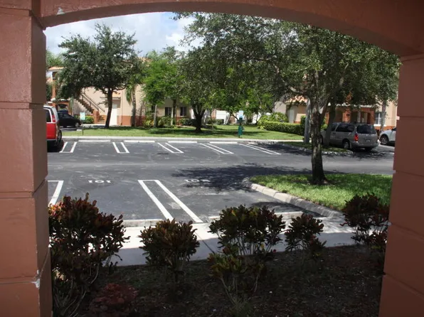 3760 N Jog Rd APT 101, Royal Palm Beach, FL 33411