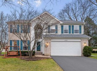 140 Winifred Dr, Aurora, IL 60506