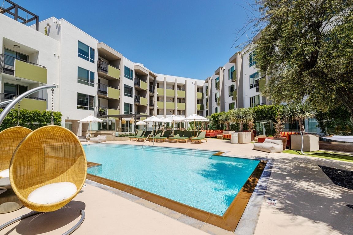 Pool | Brio Apartments | Apartment in Glendale, CA
