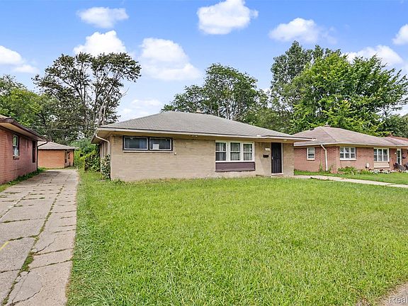 3rd image of 28632 Parkwood St