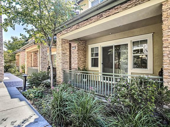 2nd image of 2814 Paseo Ln
