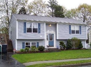 11 Wild Flower Cir, Warwick, RI 02889