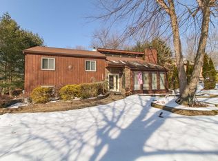 3 Hickory Ln, Poughkeepsie, NY 12603