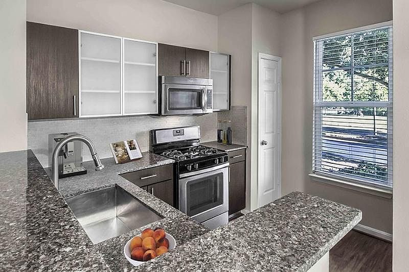 1st image of 733 Fallsgrove Dr APT 9131