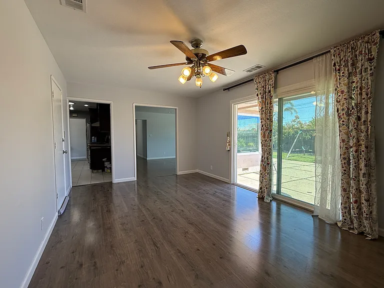 5376 Selma Ave — Photo 20