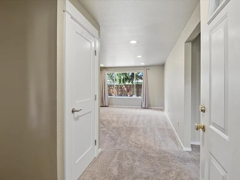 101 Paradise Pkwy — Photo 2