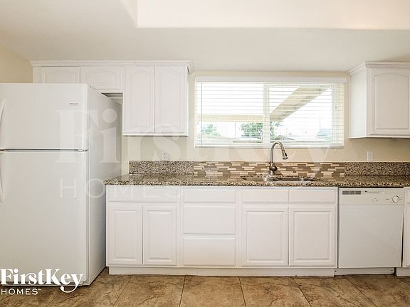 5th image of 3827 W Loma Ln
