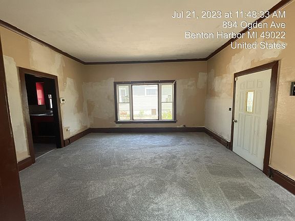 4th image of 886 Ogden Ave