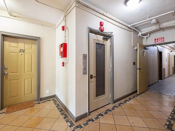 3rd image of 108 S Gramercy Pl APT 209