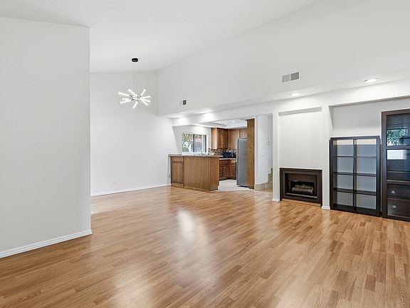 4th image of 18136 Oxnard St Unit 39