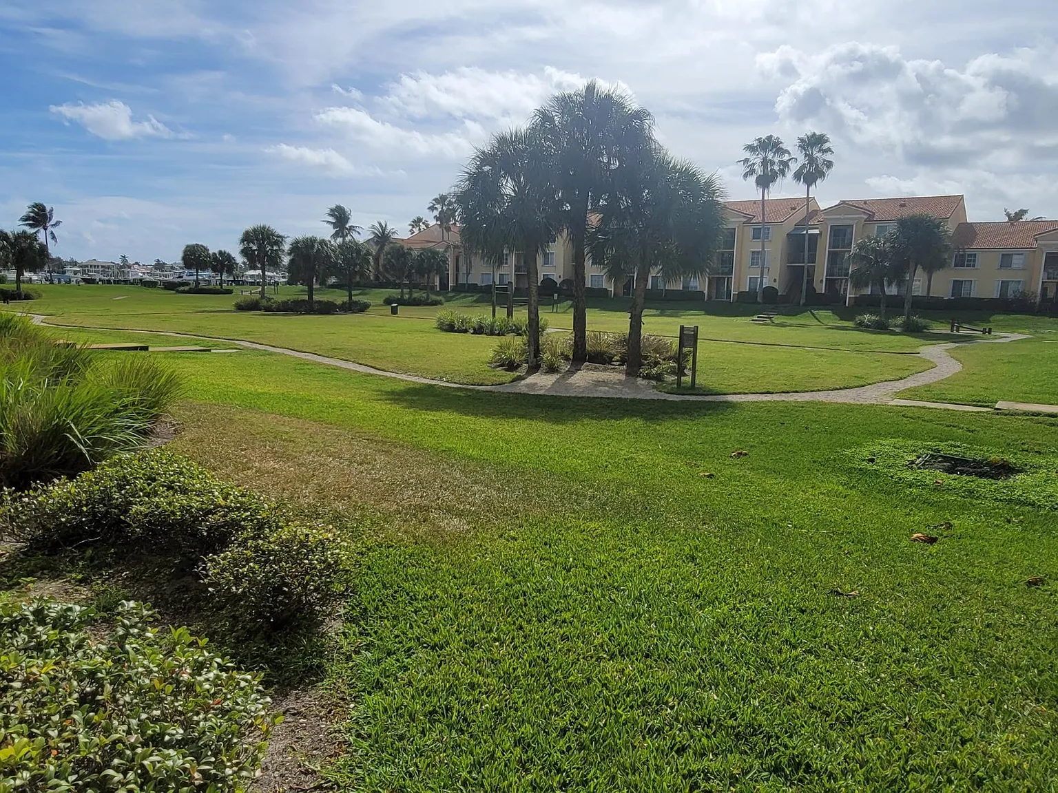 2 bed, 1.0 bath, 945 sqft, $2,300 — Photo 4