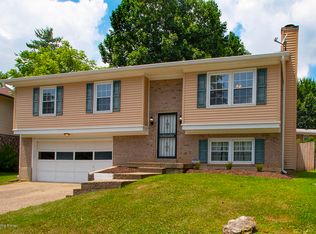 8420 Roseborough Rd, Louisville, KY 40228