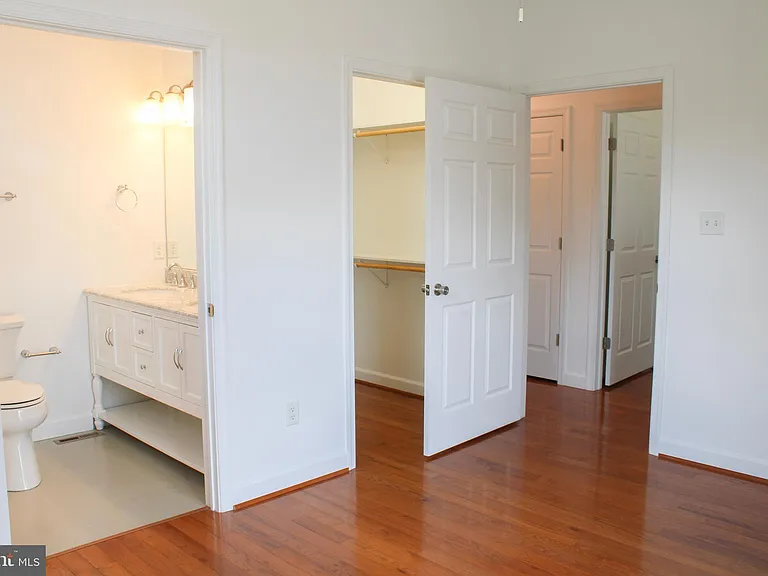 335 S Commerce St — Photo 21