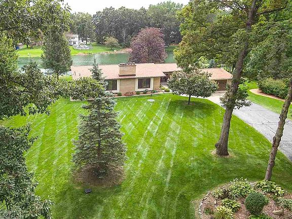 2nd image of 1558 Heather Dr