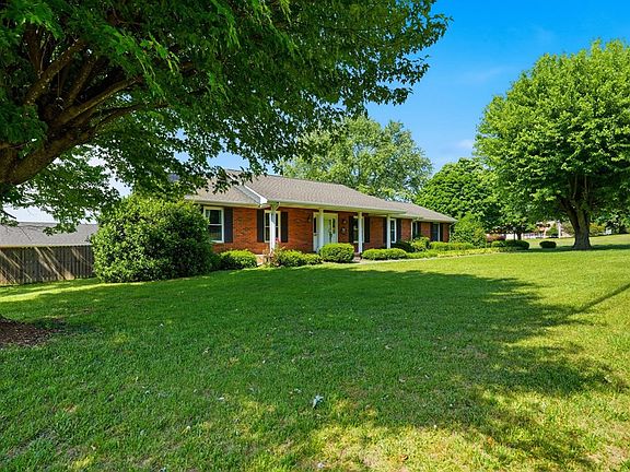 3rd image of 149 Robin Cir
