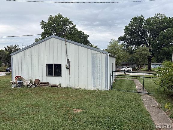 2nd image of 279 Oak Borough Dr