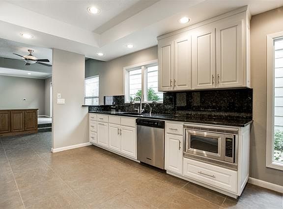 3rd image of 8209 Mountain Lake Cir