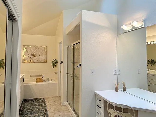 554 S Elm St — Photo 12
