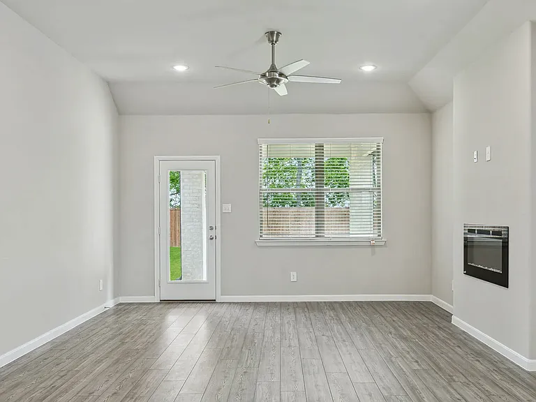 1415 Vinewood St — Photo 2