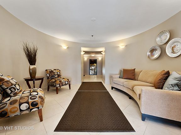 3rd image of 110 S Evergreen Ave APT 2AS