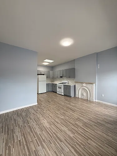 958 Halsey St #2F Photo 1