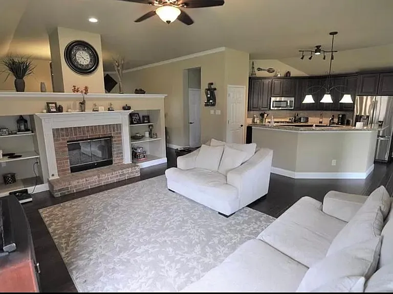 10229 Andora Dr — Photo 4