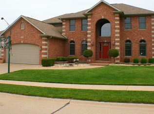 2126 Scenic Rdg, De Witt, IA 52742