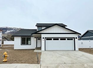 1447 Curtis Dr, Rock Island, WA 98850