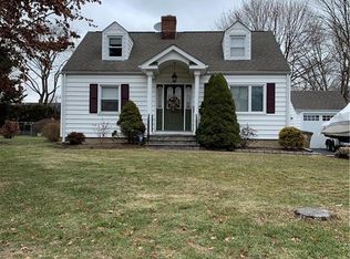 37 Gaymoor Dr, Stamford, CT 06907