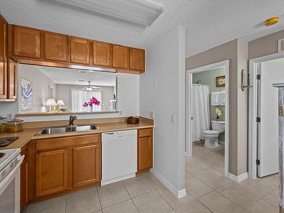 4th image of 631 Angela Ln