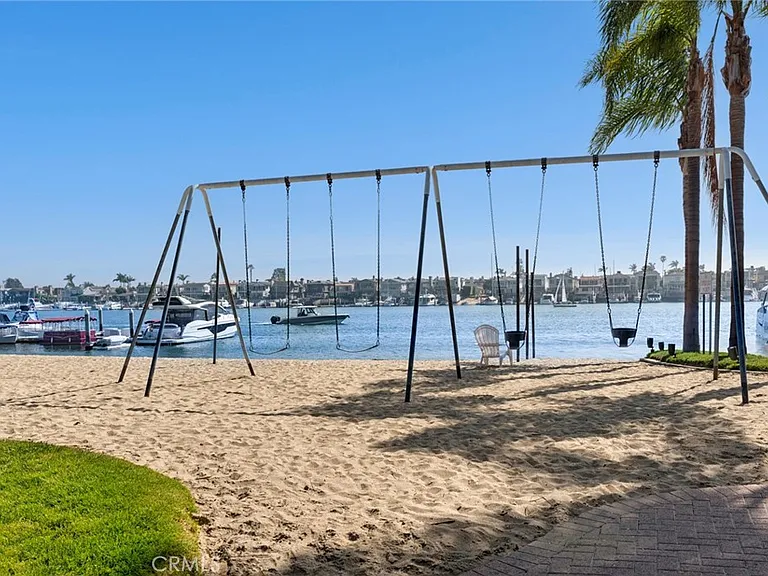 2572 Bayshore Dr — Photo 58