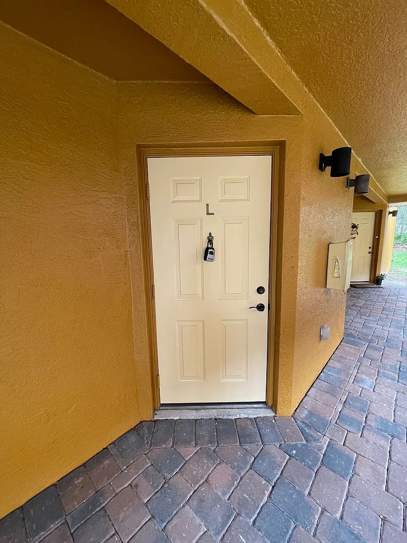 Beautiful 2/2 Condo, Gated community and community pool! — Photo 3